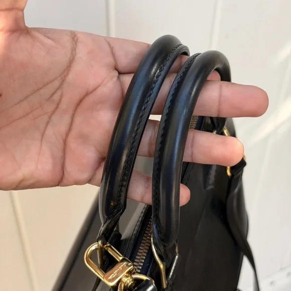 Authentic Louis Vuitton Epi Alma Leather Bag - Picture 11 of 11